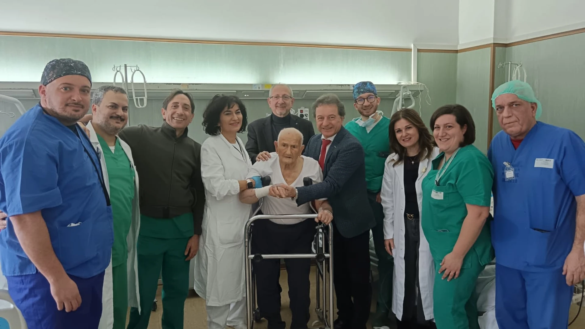 Protesi totale all’anca e in piedi dopo 24 ore: l’equipe di Melucci interviene su un paziente di 103 anni